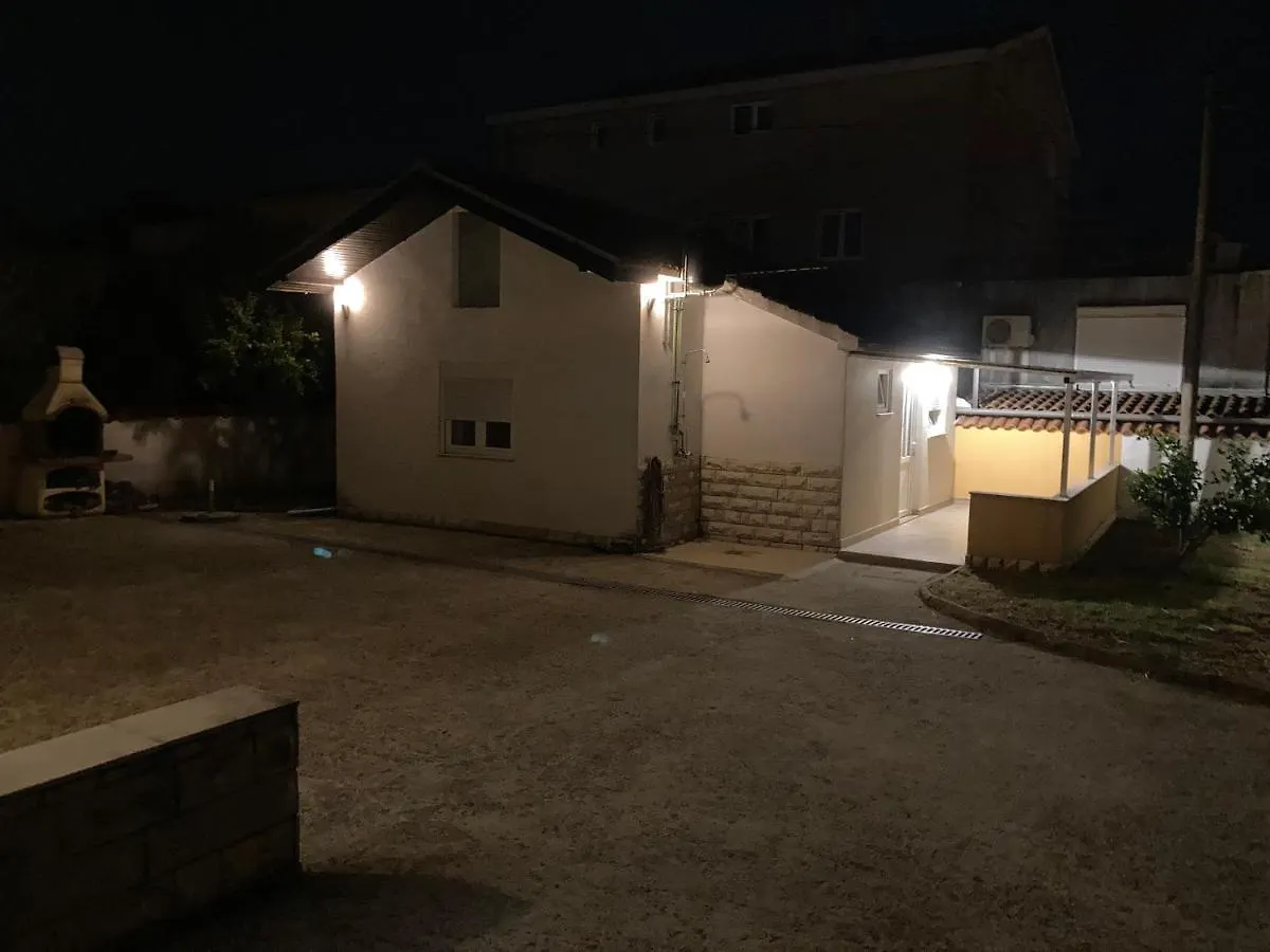 شقة Apartman توراني
