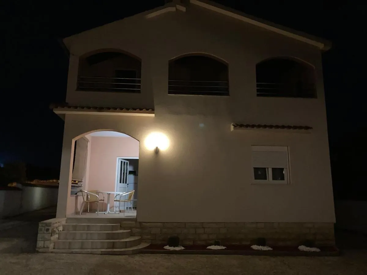 Apartman توراني شقة